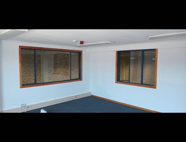 302M² WAREHOUSE TO LET IN LASER PARK
